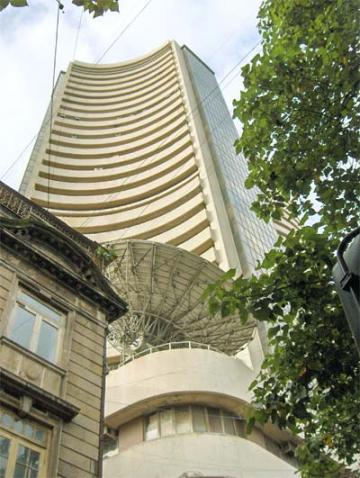 The Bombay Stock Exchange in Mumbai. Image taken by Nichalp on Sun, Aug 7, 2005. Credit: Wikimedia Commons